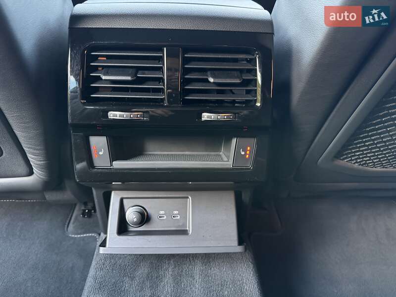 Позашляховик / Кросовер Volkswagen Touareg 2021 в Києві