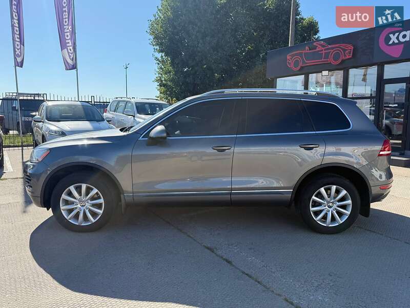 Внедорожник / Кроссовер Volkswagen Touareg 2013 в Киеве