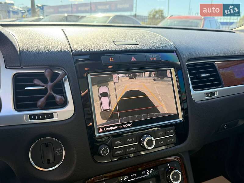 Внедорожник / Кроссовер Volkswagen Touareg 2013 в Киеве