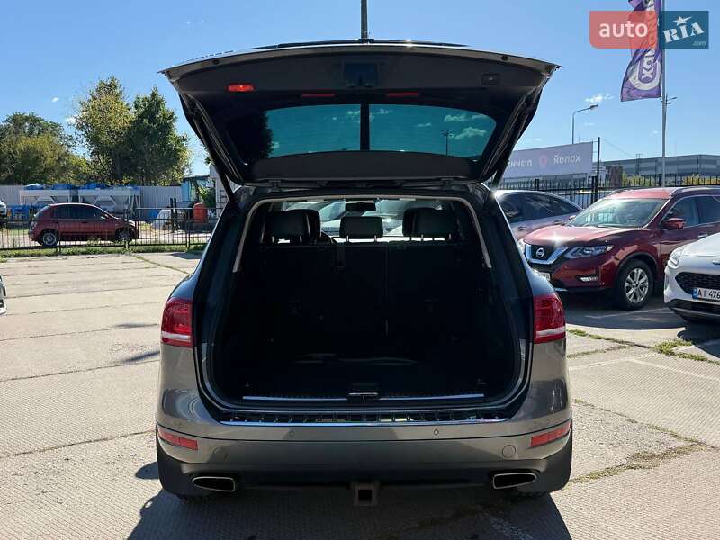 Внедорожник / Кроссовер Volkswagen Touareg 2013 в Киеве