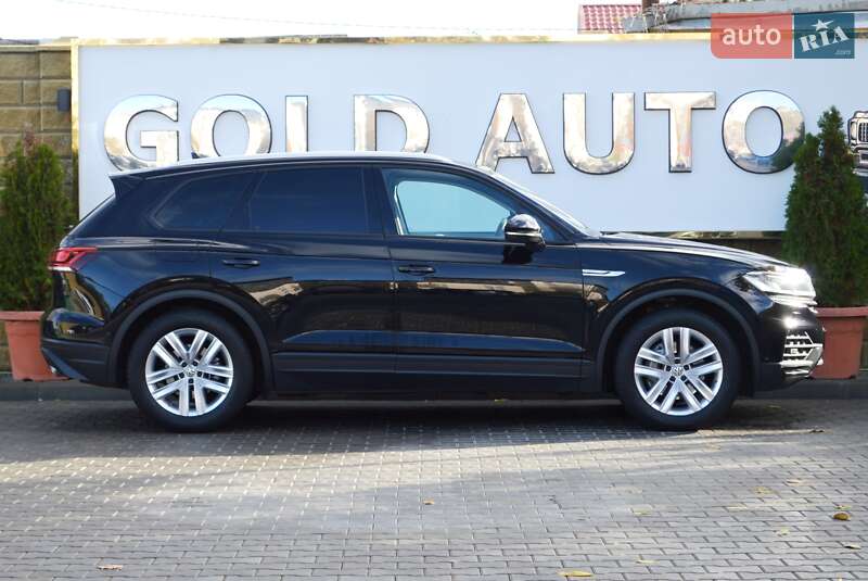 Внедорожник / Кроссовер Volkswagen Touareg 2018 в Одессе