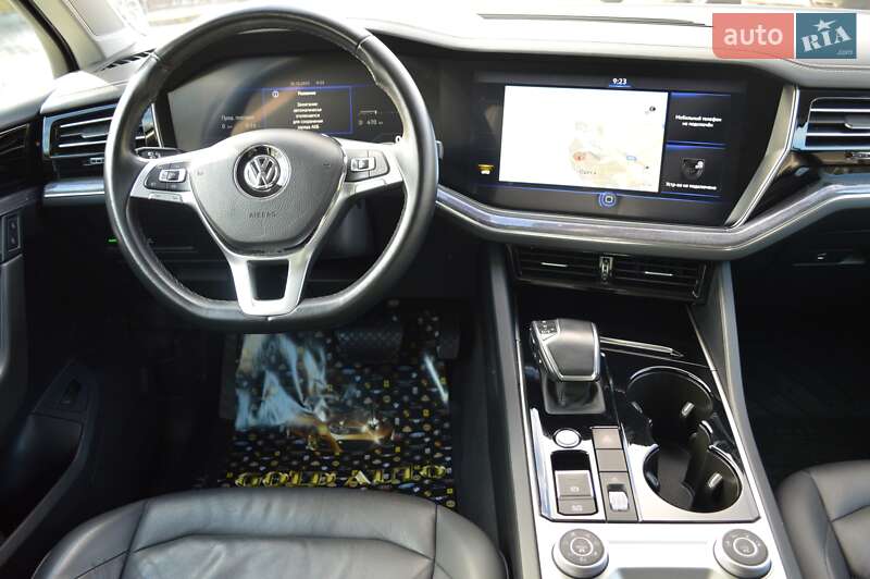 Внедорожник / Кроссовер Volkswagen Touareg 2018 в Одессе