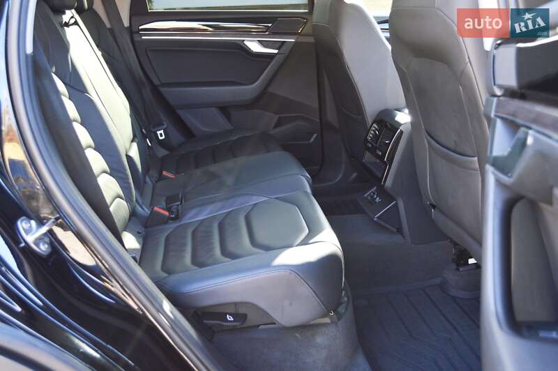 Внедорожник / Кроссовер Volkswagen Touareg 2018 в Одессе