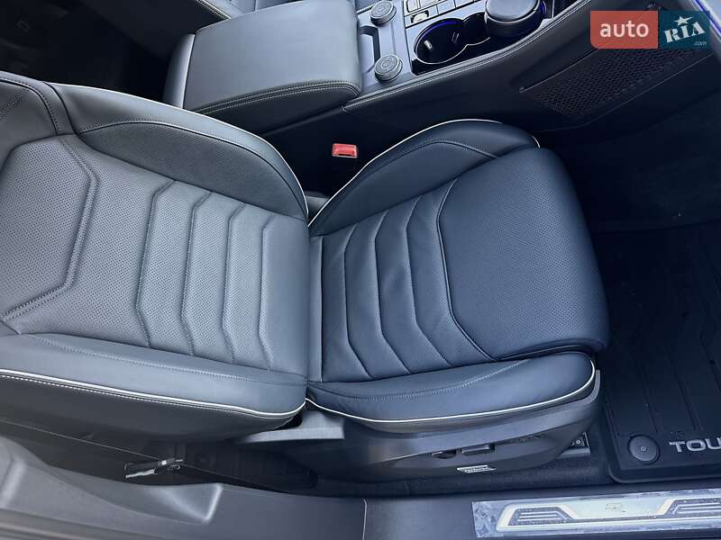 Внедорожник / Кроссовер Volkswagen Touareg 2025 в Днепре