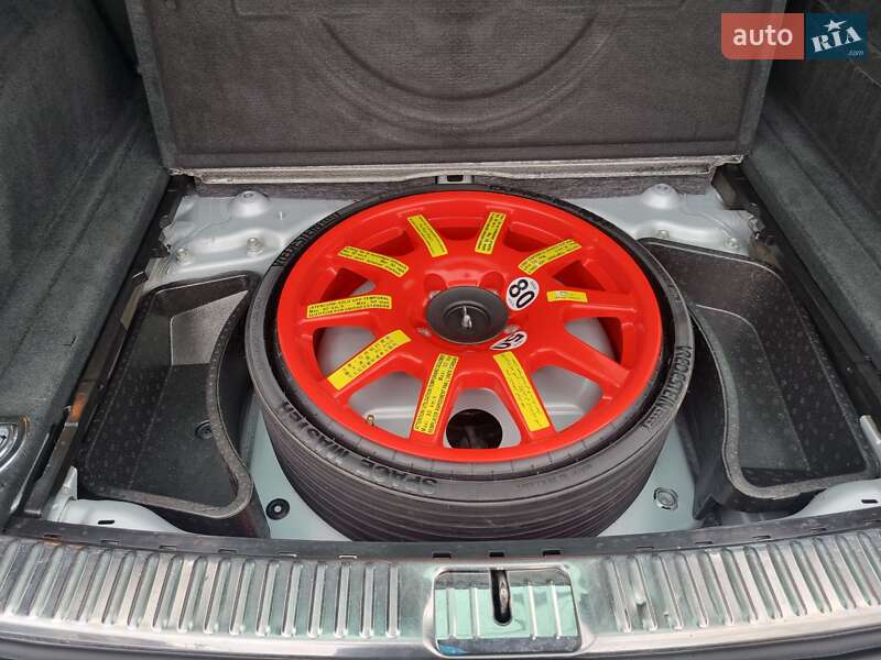 Внедорожник / Кроссовер Volkswagen Touareg 2013 в Ровно