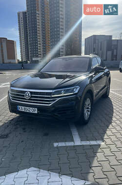 Позашляховик / Кросовер Volkswagen Touareg 2019 в Києві