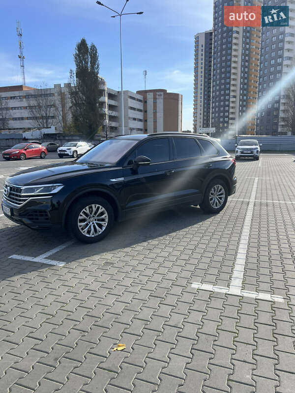 Внедорожник / Кроссовер Volkswagen Touareg 2019 в Киеве фото 25 Внедорожник / Кроссовер Volkswagen Touareg 2019 в Киеве