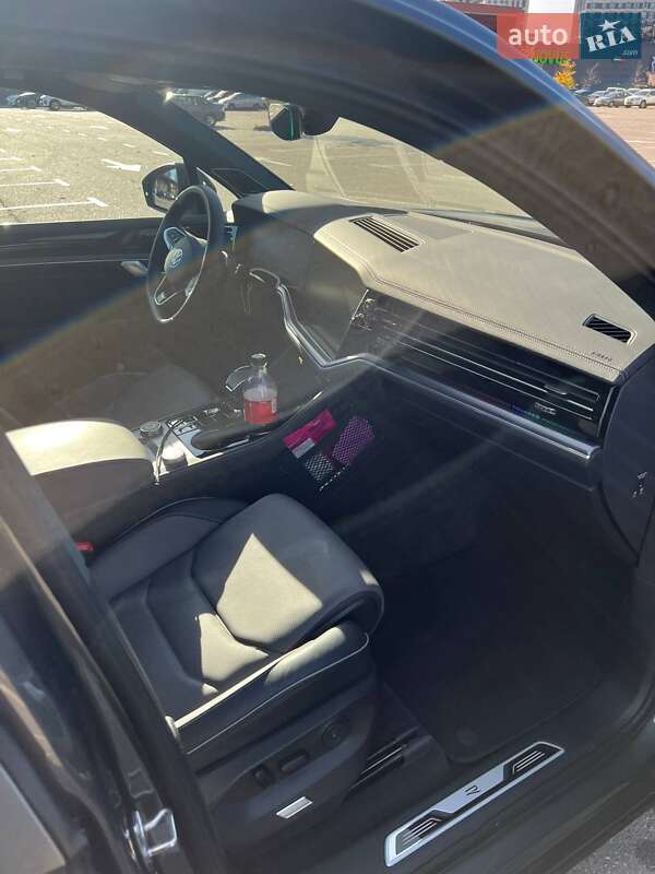 Внедорожник / Кроссовер Volkswagen Touareg 2024 в Киеве