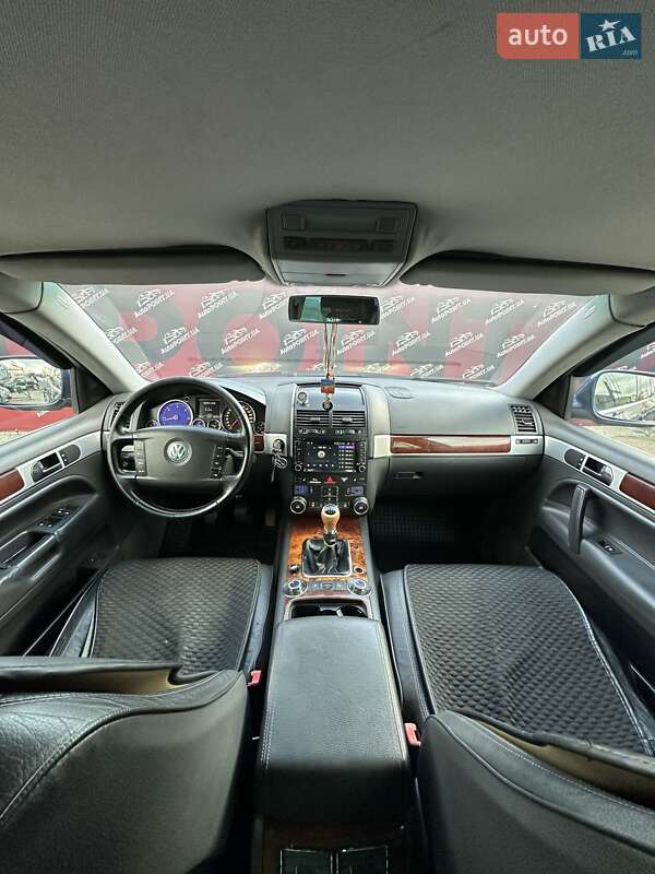 Позашляховик / Кросовер Volkswagen Touareg 2005 в Сумах