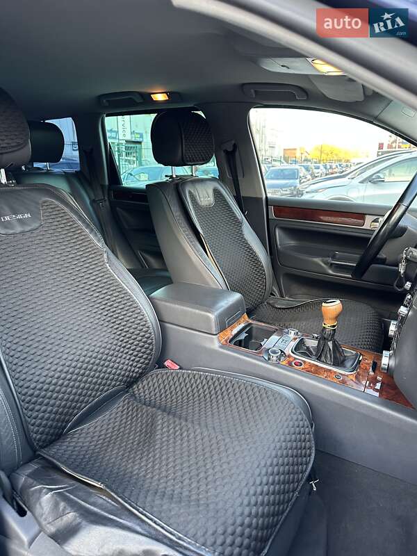 Позашляховик / Кросовер Volkswagen Touareg 2005 в Сумах