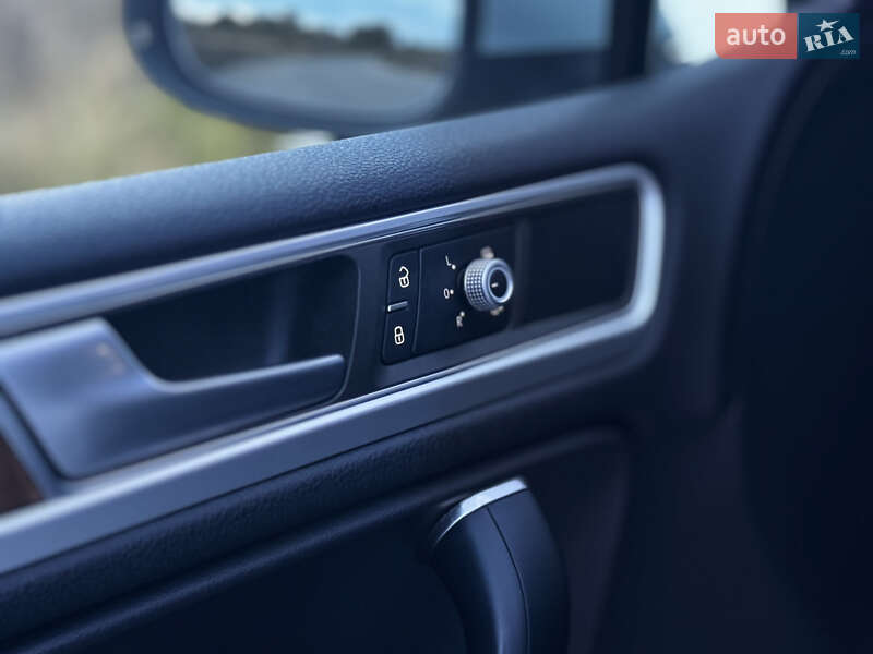 Внедорожник / Кроссовер Volkswagen Touareg 2015 в Дрогобыче