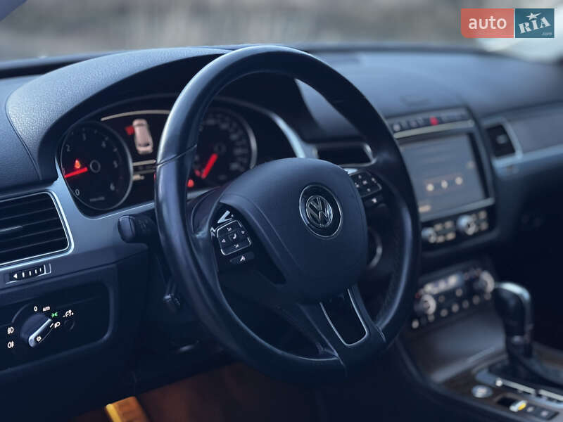 Внедорожник / Кроссовер Volkswagen Touareg 2015 в Дрогобыче