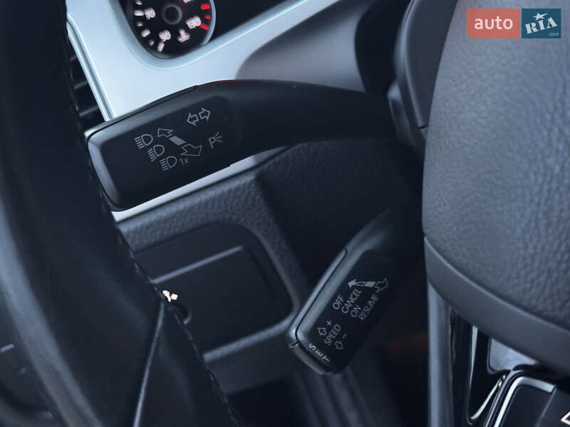 Внедорожник / Кроссовер Volkswagen Touareg 2015 в Дрогобыче