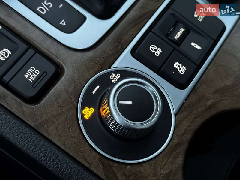 Внедорожник / Кроссовер Volkswagen Touareg 2015 в Дрогобыче