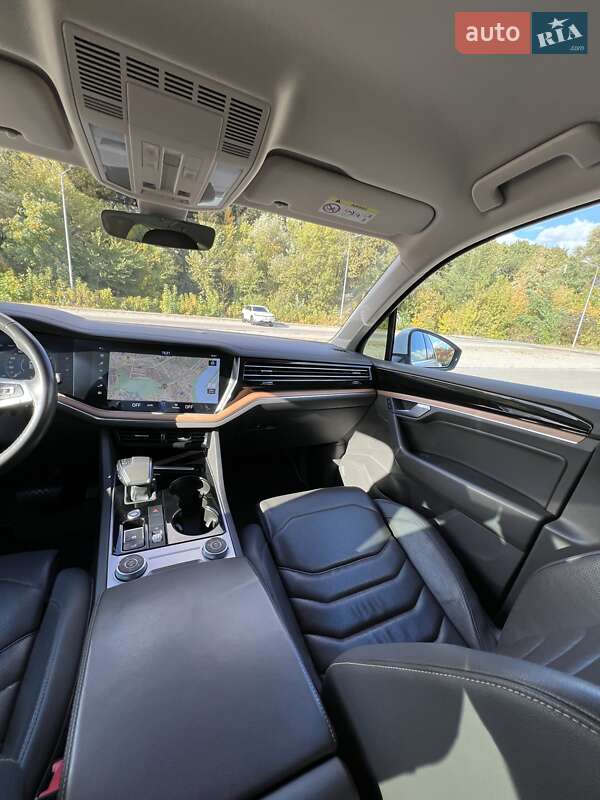 Внедорожник / Кроссовер Volkswagen Touareg 2018 в Днепре фото 25 Внедорожник / Кроссовер Volkswagen Touareg 2018 в Днепре