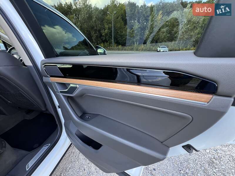 Внедорожник / Кроссовер Volkswagen Touareg 2018 в Днепре фото 35 Внедорожник / Кроссовер Volkswagen Touareg 2018 в Днепре
