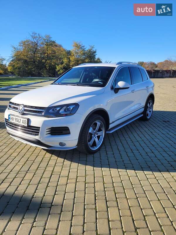 Внедорожник / Кроссовер Volkswagen Touareg 2010 в Одессе