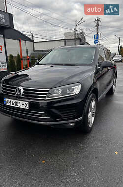 Позашляховик / Кросовер Volkswagen Touareg 2015 в Києві