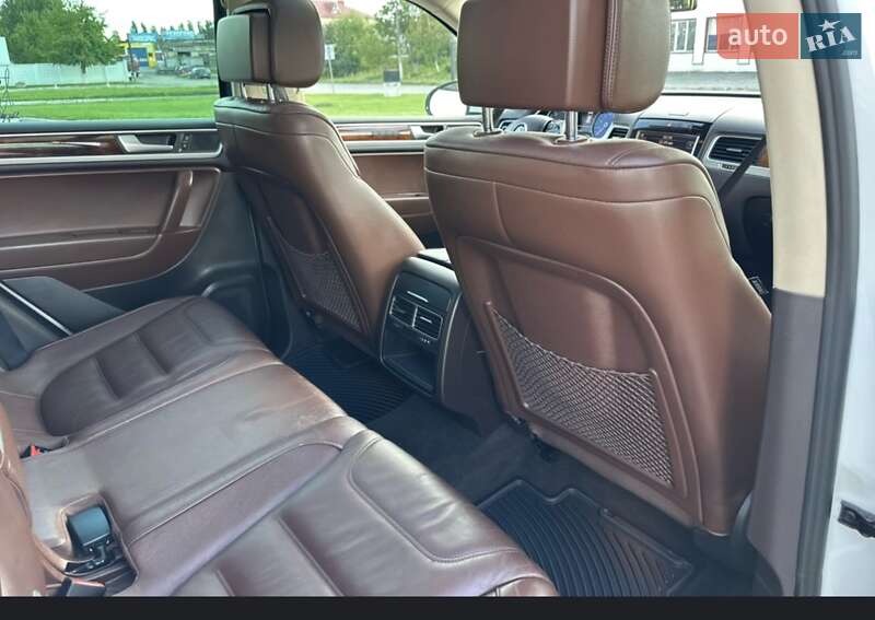 Позашляховик / Кросовер Volkswagen Touareg 2012 в Чернігові