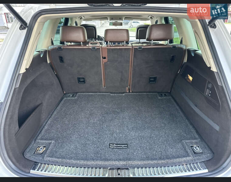 Позашляховик / Кросовер Volkswagen Touareg 2012 в Чернігові