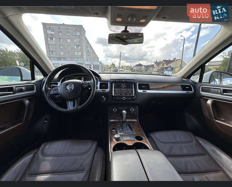 Позашляховик / Кросовер Volkswagen Touareg 2012 в Чернігові