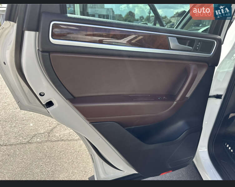 Позашляховик / Кросовер Volkswagen Touareg 2012 в Чернігові