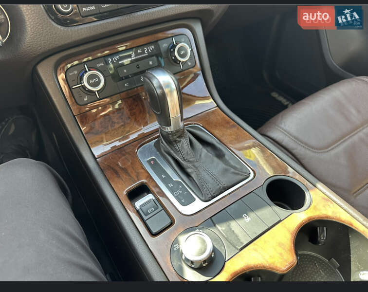 Позашляховик / Кросовер Volkswagen Touareg 2012 в Чернігові