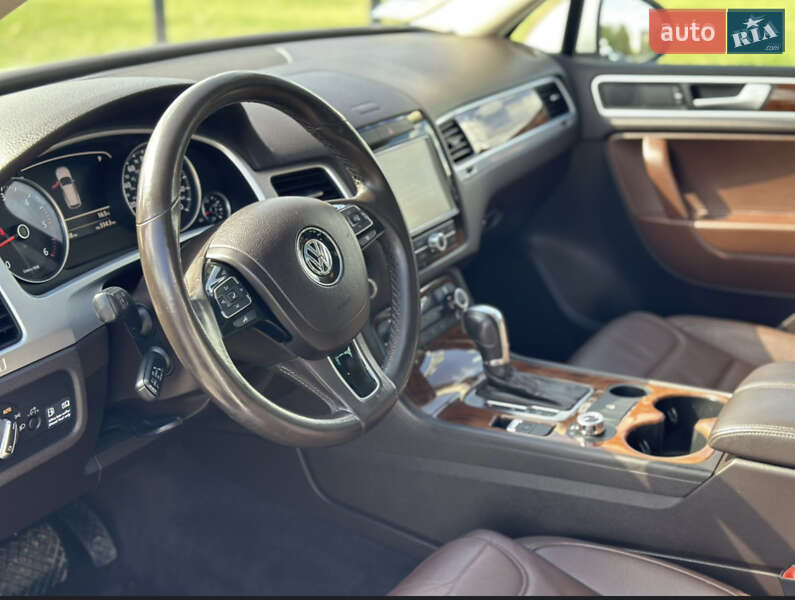 Позашляховик / Кросовер Volkswagen Touareg 2012 в Чернігові