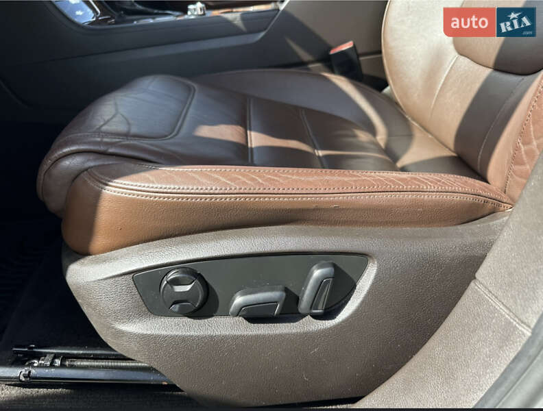 Позашляховик / Кросовер Volkswagen Touareg 2012 в Чернігові