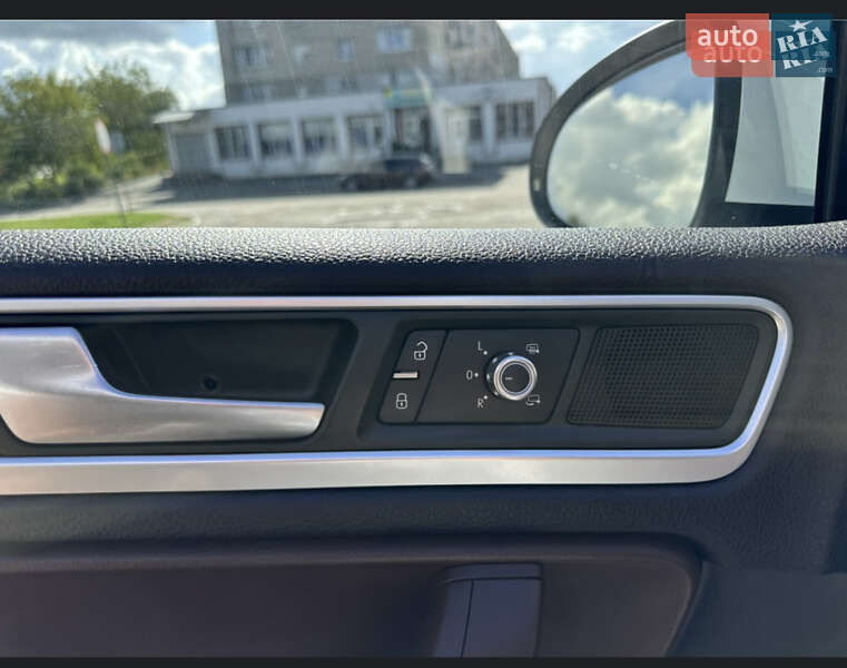 Позашляховик / Кросовер Volkswagen Touareg 2012 в Чернігові