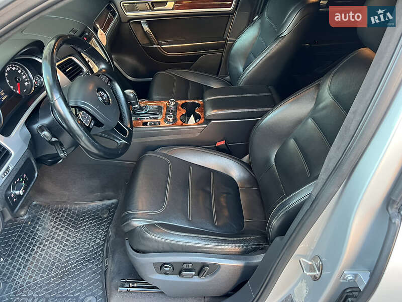 Внедорожник / Кроссовер Volkswagen Touareg 2010 в Виннице