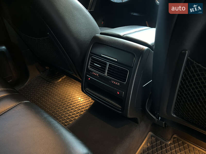 Внедорожник / Кроссовер Volkswagen Touareg 2010 в Виннице