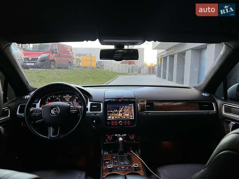 Внедорожник / Кроссовер Volkswagen Touareg 2010 в Виннице