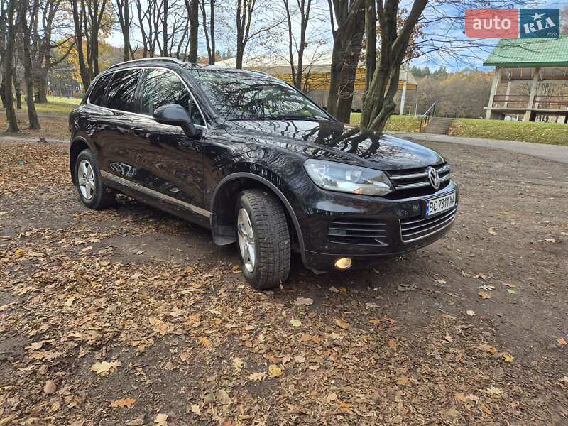 Внедорожник / Кроссовер Volkswagen Touareg 2012 в Львове