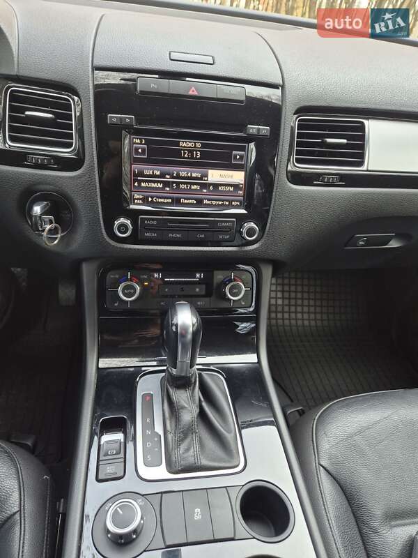 Внедорожник / Кроссовер Volkswagen Touareg 2012 в Львове