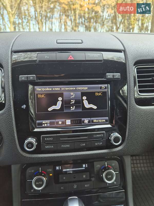 Внедорожник / Кроссовер Volkswagen Touareg 2012 в Львове