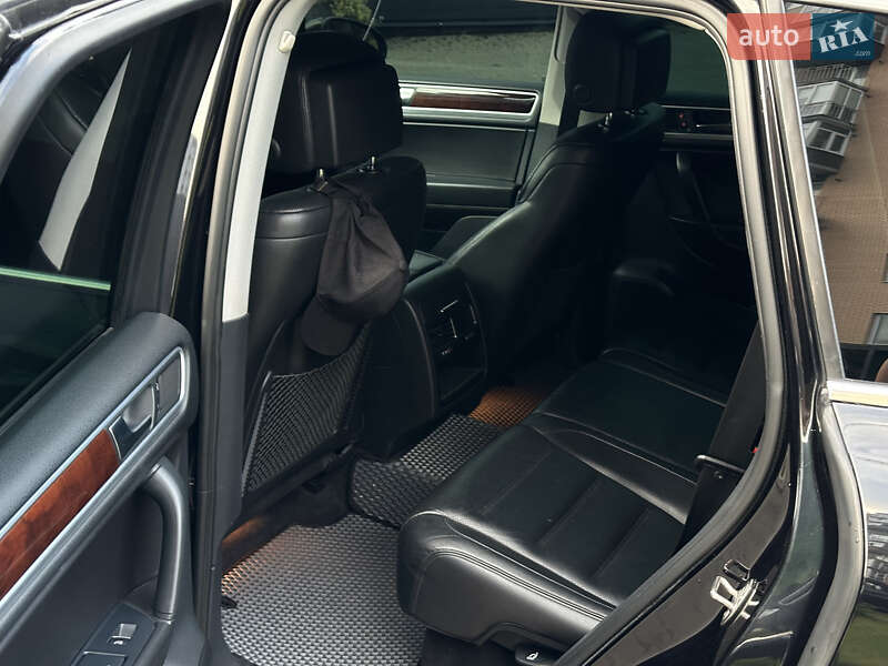 Внедорожник / Кроссовер Volkswagen Touareg 2010 в Хмельницком