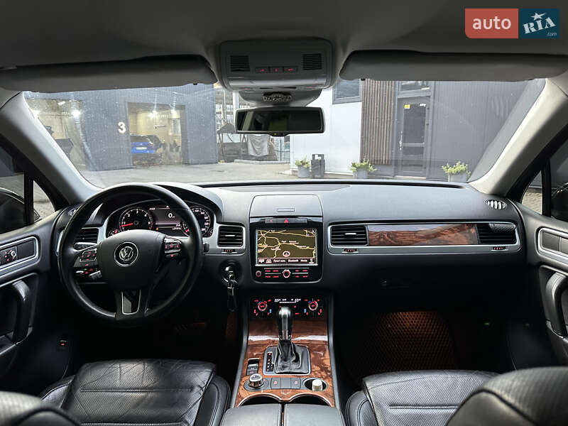 Внедорожник / Кроссовер Volkswagen Touareg 2010 в Хмельницком