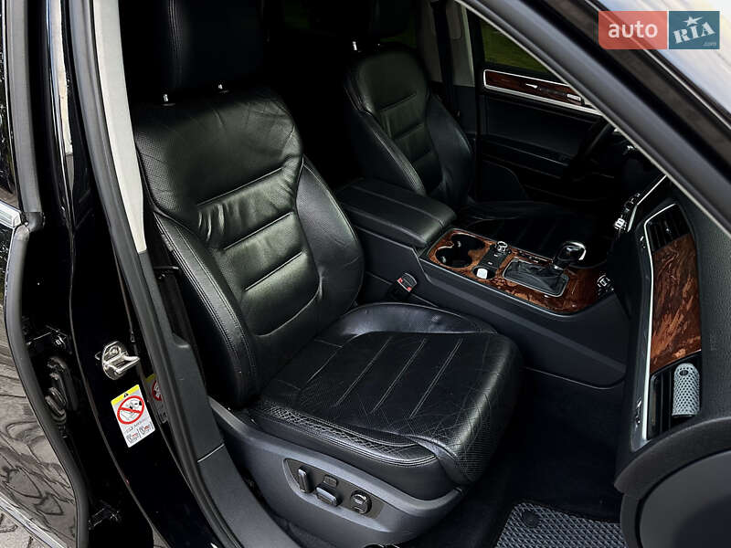 Внедорожник / Кроссовер Volkswagen Touareg 2010 в Хмельницком