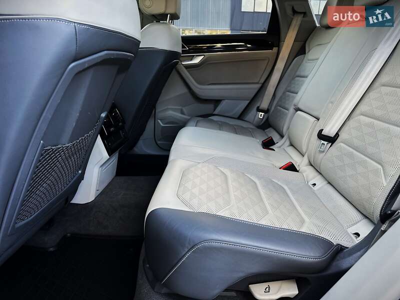 Позашляховик / Кросовер Volkswagen Touareg 2019 в Києві фото 23 Позашляховик / Кросовер Volkswagen Touareg 2019 в Києві