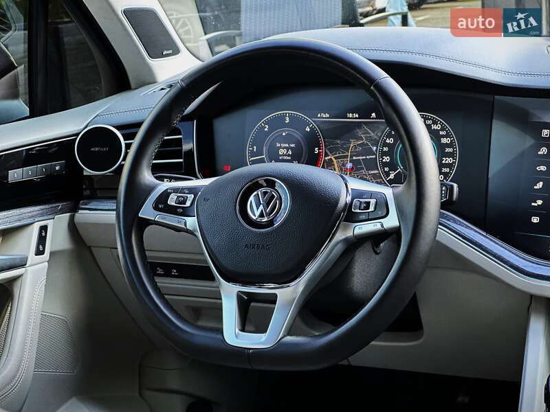 Позашляховик / Кросовер Volkswagen Touareg 2019 в Києві фото 30 Позашляховик / Кросовер Volkswagen Touareg 2019 в Києві