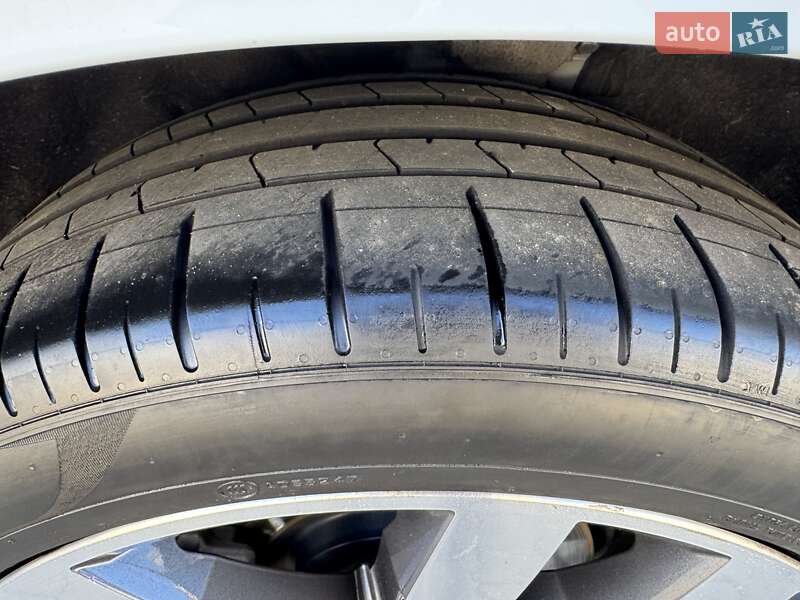 Внедорожник / Кроссовер Volkswagen Touareg 2020 в Черновцах