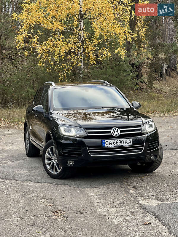 Внедорожник / Кроссовер Volkswagen Touareg 2012 в Черкассах