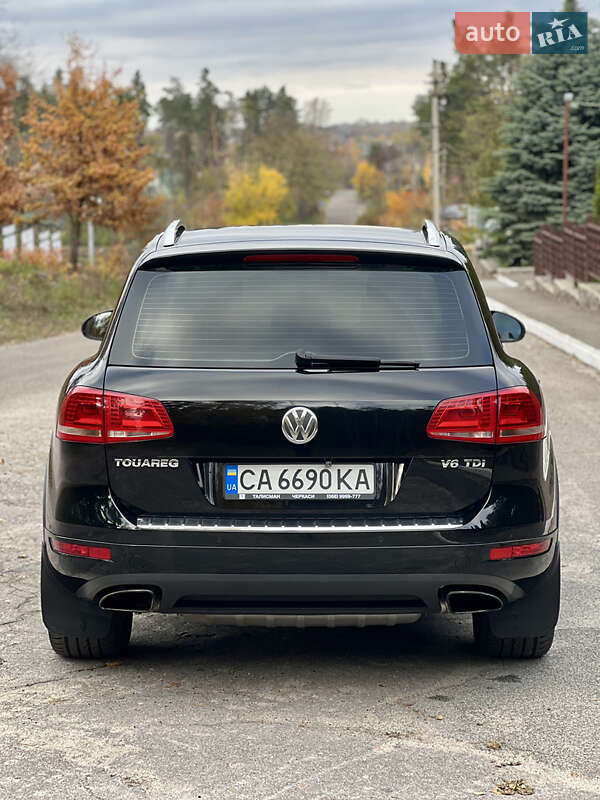Внедорожник / Кроссовер Volkswagen Touareg 2012 в Черкассах