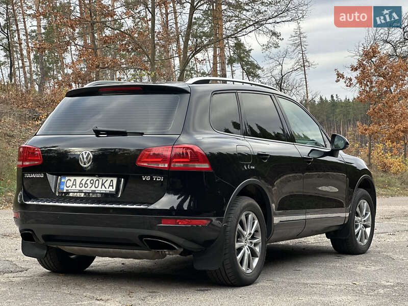 Внедорожник / Кроссовер Volkswagen Touareg 2012 в Черкассах
