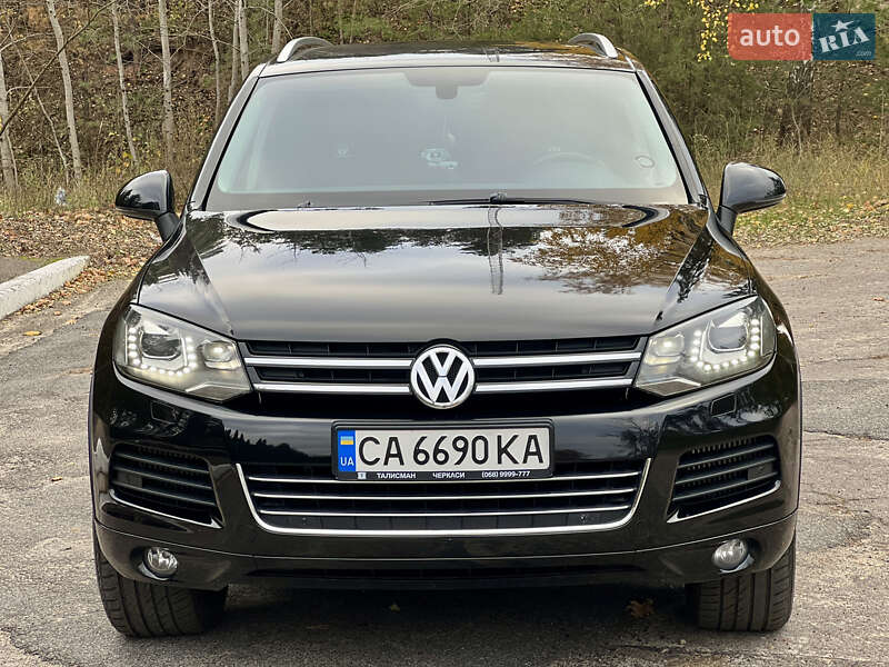 Внедорожник / Кроссовер Volkswagen Touareg 2012 в Черкассах
