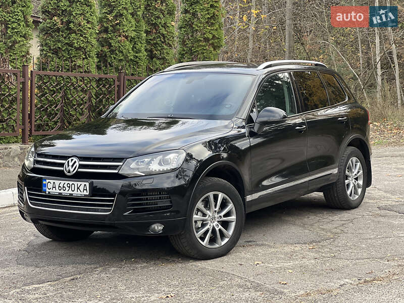 Внедорожник / Кроссовер Volkswagen Touareg 2012 в Черкассах
