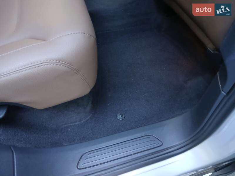 Внедорожник / Кроссовер Volkswagen Touareg 2012 в Одессе