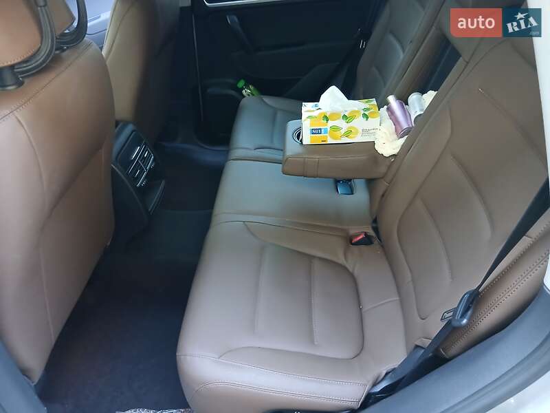 Внедорожник / Кроссовер Volkswagen Touareg 2012 в Одессе