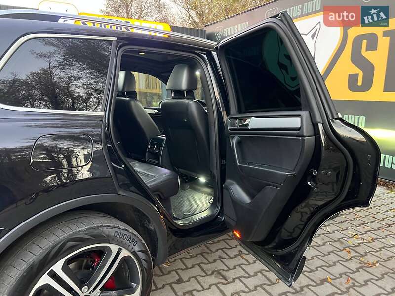 Внедорожник / Кроссовер Volkswagen Touareg 2010 в Хмельницком